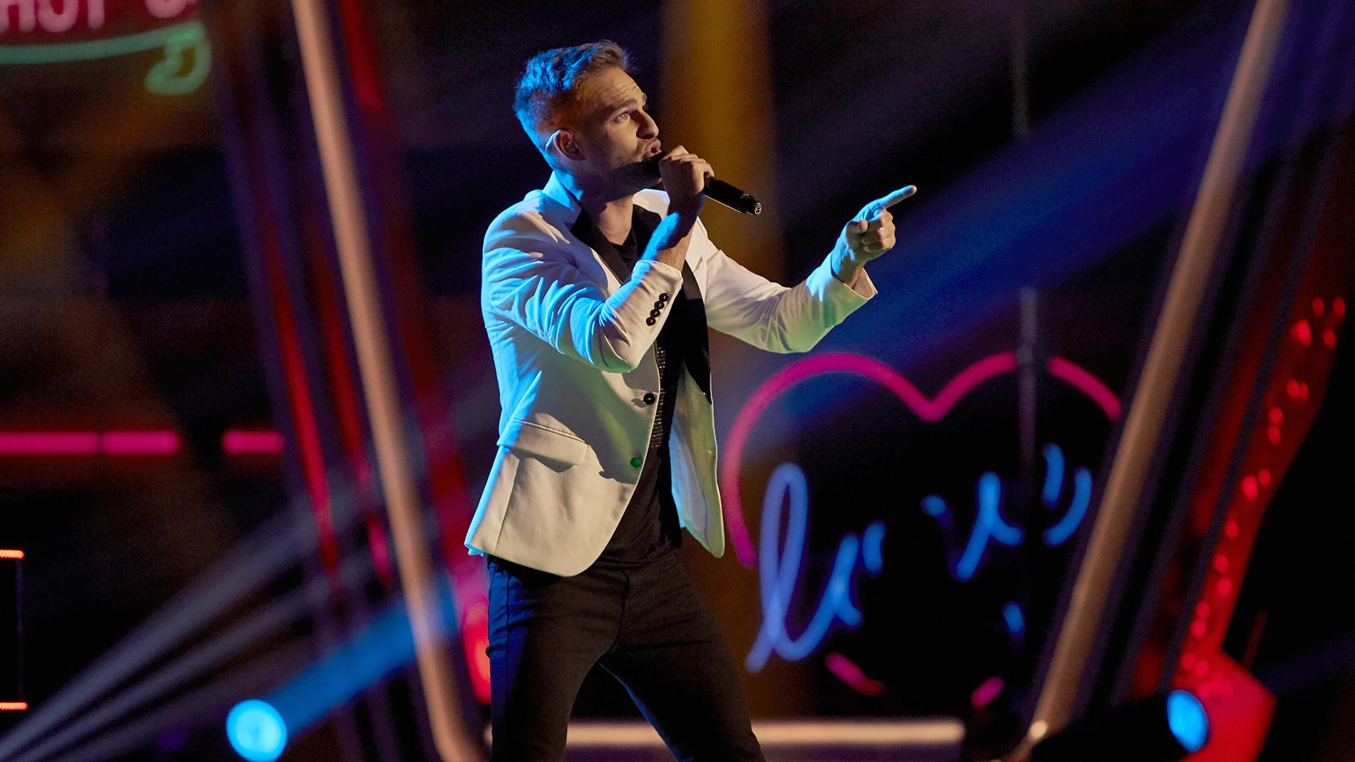 Adam Ainouz canta ‘Piano man’ en la Semifinal de ‘La Voz’