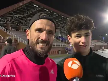 Nico, el hijo de Chema Martínez que ya es más rápido que su padre: "Ya no soy el más rápido en casa" Nico, el hijo de Chema Martínez que ya es más rápido que su padre: "Ya no soy el más rápido en casa"