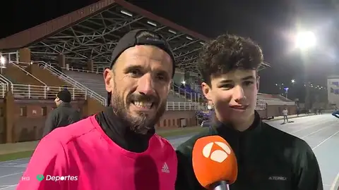 Nico, el hijo de Chema Martínez que ya es más rápido que su padre: "Ya no soy el más rápido en casa" Nico, el hijo de Chema Martínez que ya es más rápido que su padre: "Ya no soy el más rápido en casa"