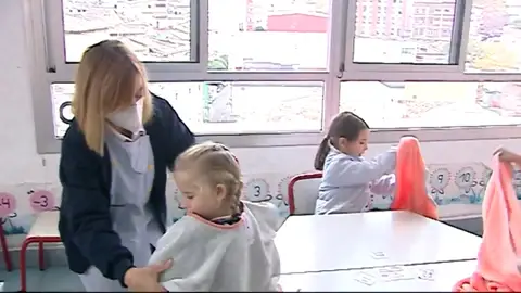 Manta escola para proteger del frío y combatir el coronavirus en Ontinyent Manta escola para proteger del frío y combatir el coronavirus en Ontinyent