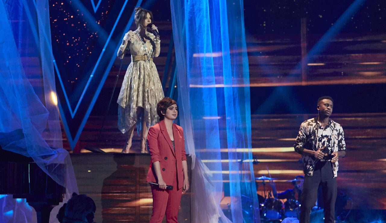 Laura Pausini, Paula Espinosa y Kelly cantan ’La solución’ en la Semifinal de ‘La Voz’