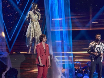 Laura Pausini, Paula Espinosa y Kelly cantan ’La solución’ en la Semifinal de ‘La Voz’
