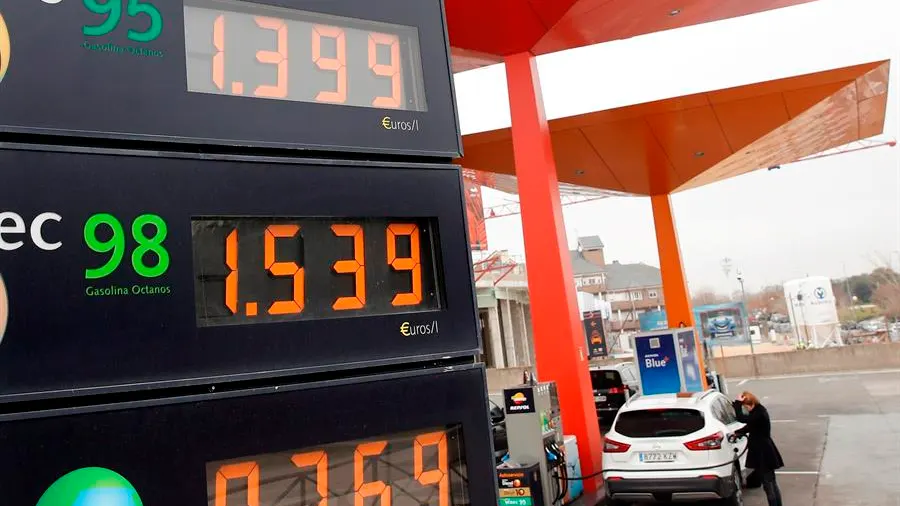 Precios de los carburantes en una gasolinera de Madrid. Precios de los carburantes en una gasolinera de Madrid.