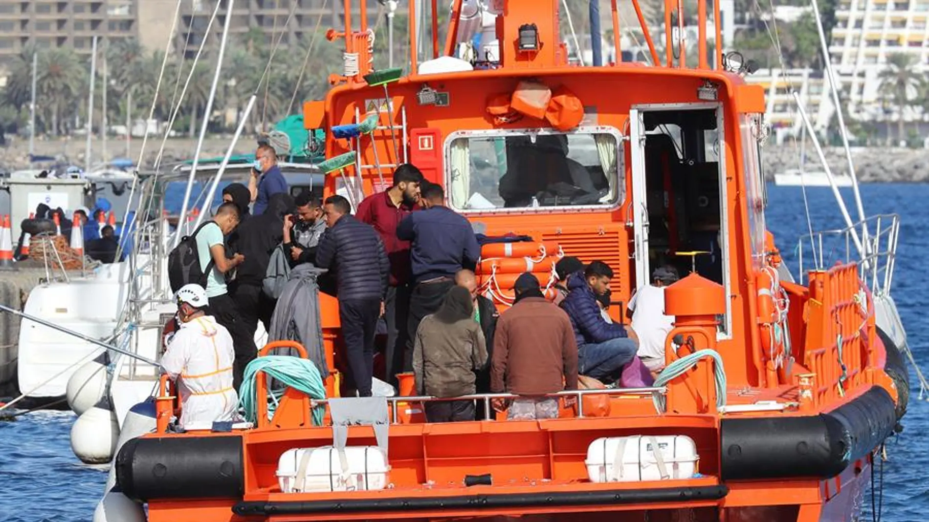 El Defensor del Pueblo pide a Interior el cierre del campamento para migrantes de Arguineguín El Defensor del Pueblo pide a Interior el cierre del campamento para migrantes de Arguineguín