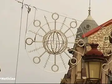 ¿Luces de Navidad con forma de coronavirus? El alumbrado desata la polémica en Burgos ¿Luces de Navidad con forma de coronavirus? El alumbrado desata la polémica en Burgos