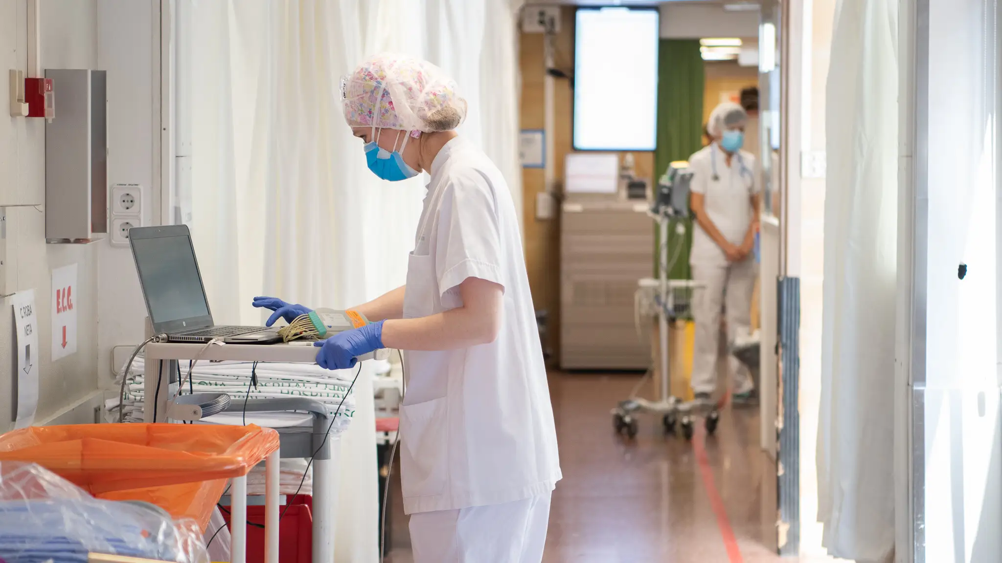 Los sanitarios muestran su hartazgo ante su situaci&oacute;n laboral y el incumplimiento de las restricciones