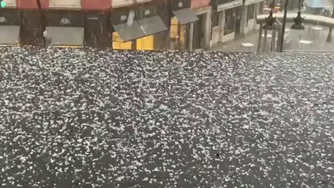 La borrasca atlántica azota con furia la Comunidad Valenciana donde se esperan fuertes precipitaciones La borrasca atlántica azota con furia la Comunidad Valenciana donde se esperan fuertes precipitaciones
