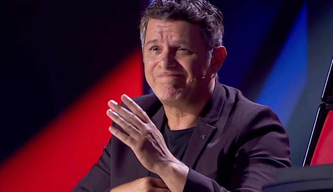 Alejandro Sanz, muy conmocionado y con la mano en el corazón, reacciona ante el homenaje de Rafael Ruiz en 'La Voz' Alejandro Sanz, muy conmocionado y con la mano en el corazón, reacciona ante el homenaje de Rafael Ruiz en 'La Voz'