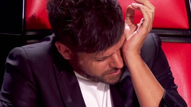El hermano de Pablo López hace brotar las lágrimas del coach con el recuerdo de su abuelo en 'La Voz'