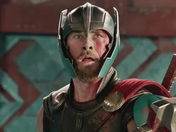 Thor con el casco alado Thor con el casco alado