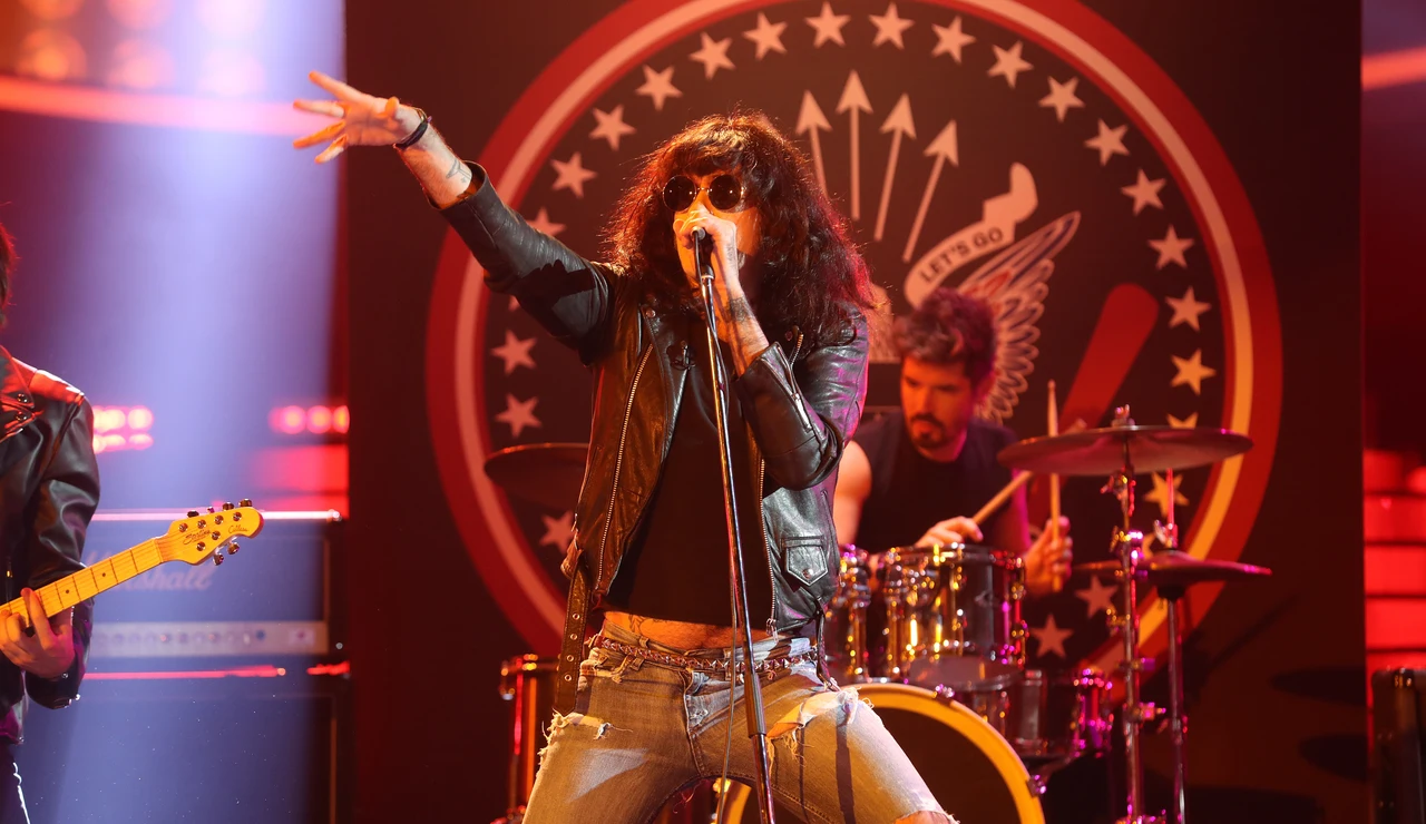 Mario Vaquerizo saca su lado más rockero con ‘Blitzkrieg Bop’ de Los Ramones