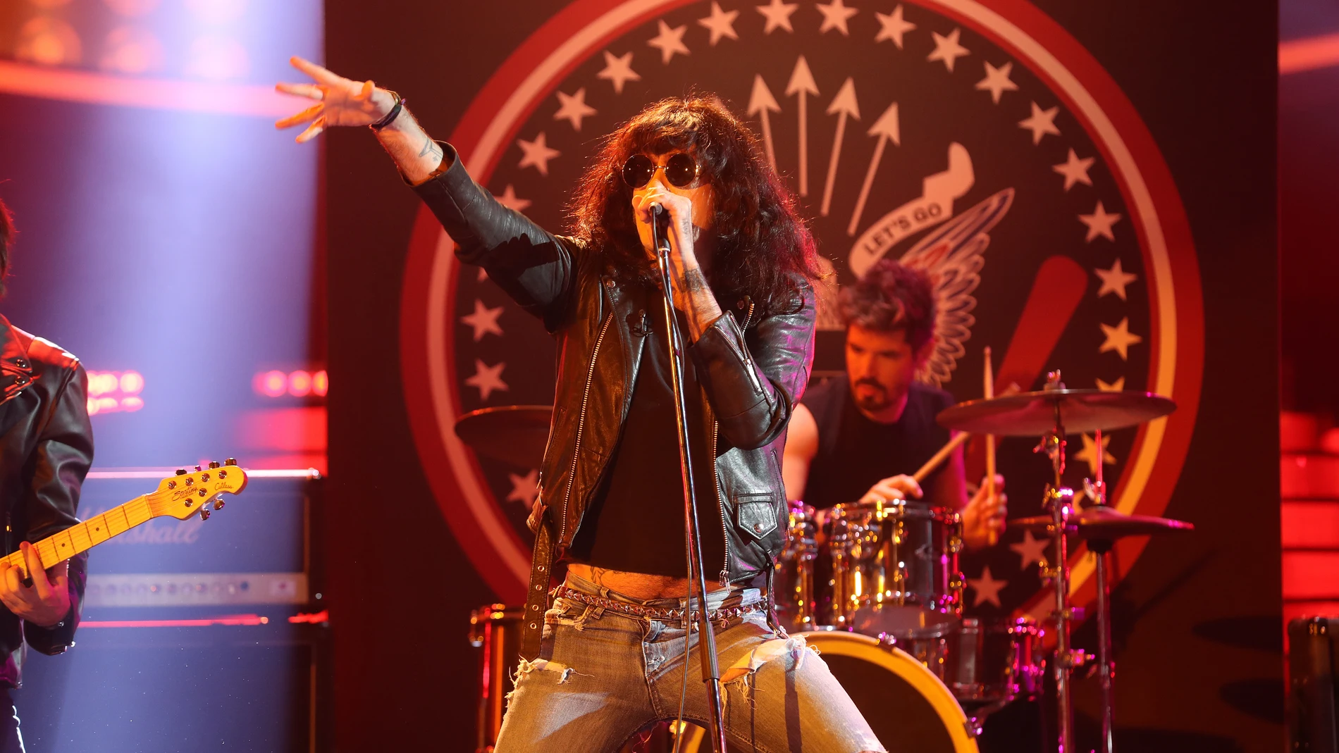 Mario Vaquerizo saca su lado más rockero con ‘Blitzkrieg Bop’ de Los Ramones