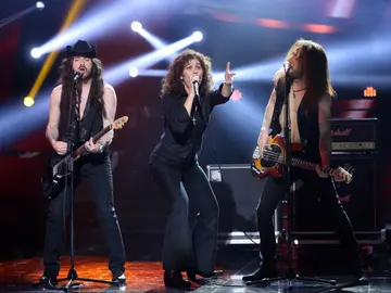 Carla Hidalgo, la primera mujer que se mete en la piel de Enrique Bunbury en ‘Tu cara me suena’ para cantar ‘Maldito duende’ Carla Hidalgo, la primera mujer que se mete en la piel de Enrique Bunbury en ‘Tu cara me suena’ para cantar ‘Maldito duende’