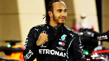Hamilton celebra su victoria en el GP de Bahréin