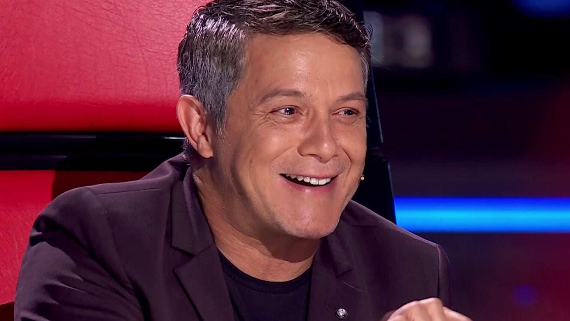 Alejandro Sanz recuerda con cari&ntilde;o a su profesor de guitarra tras escuchar su mensaje en 'La Voz'