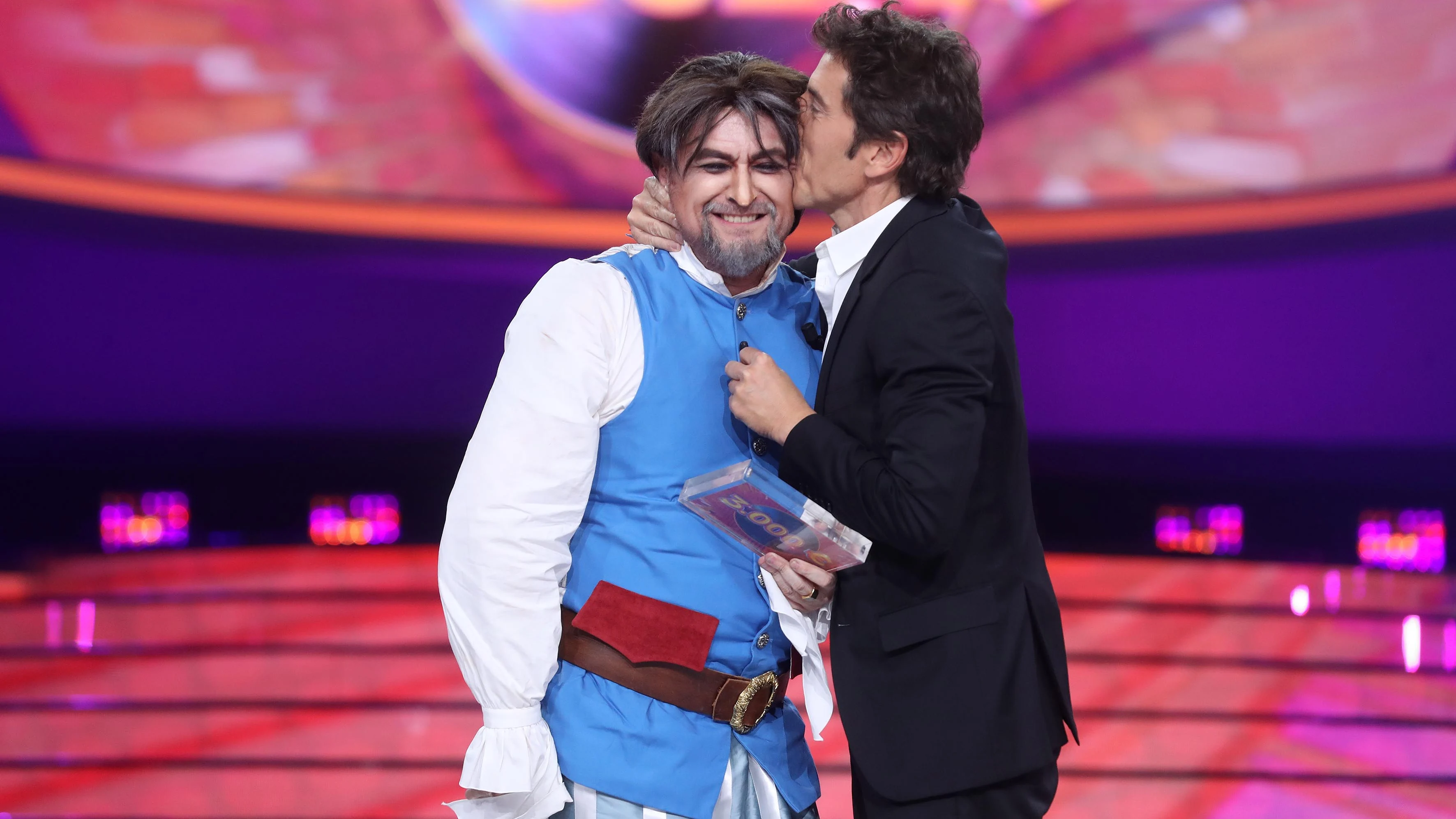 El Monaguillo se emociona tras ganar por primera vez en ‘Tu cara me suena’ en una noche idílica como Joaquín Sabina