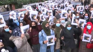 Vecinos de la Cañada Real protestan ante los cortes de luz provocados por los enganches ilegales para cultivar droga