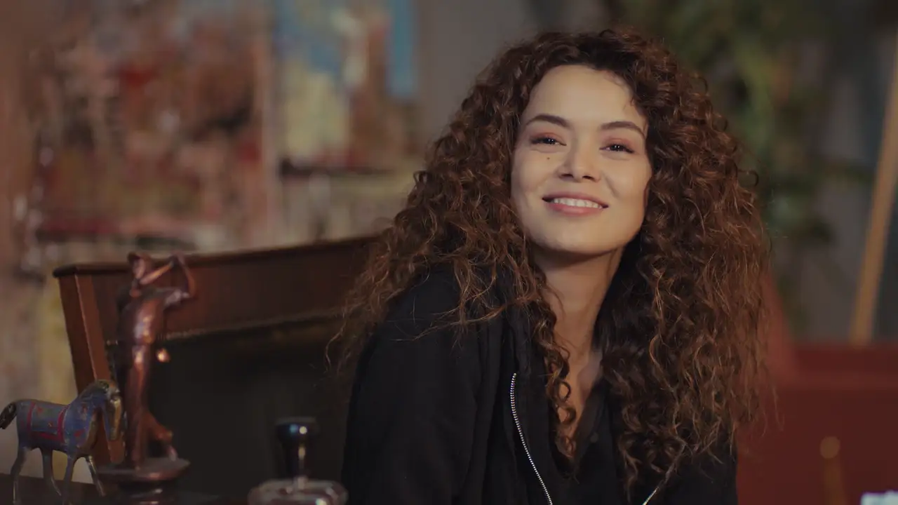 La nueva y peligrosa alianza entre Sirin y Suat: "Serás la invitada perfecta"