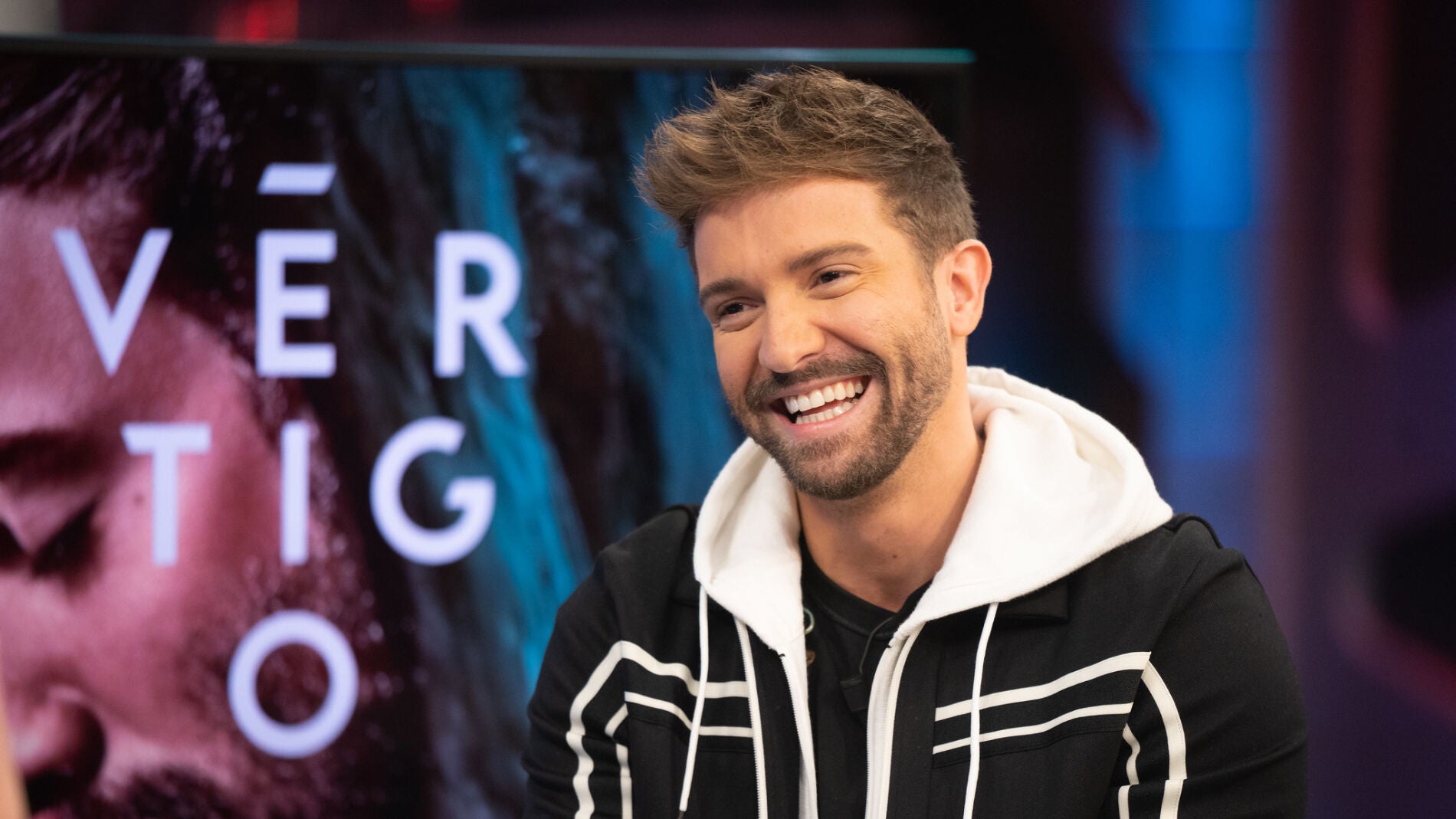 La frase de la madre de Pablo Albor&aacute;n que descoloc&oacute; al cantante durante un vuelo de 7 horas con turbulencias