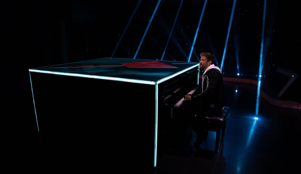 Pablo Alborán canta al piano 'Hablemos de amor' en directo en 'El Hormiguero 3.0' Pablo Alborán canta al piano 'Hablemos de amor' en directo en 'El Hormiguero 3.0'