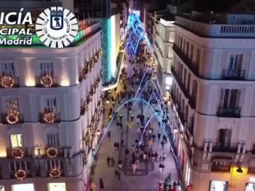 El vídeo a vista de dron de la calle Preciados con el que la Policía de Madrid defiende el cumplimiento de las medidas por coronavirus