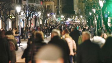 Calles abarrotadas en el black friday en Ourense