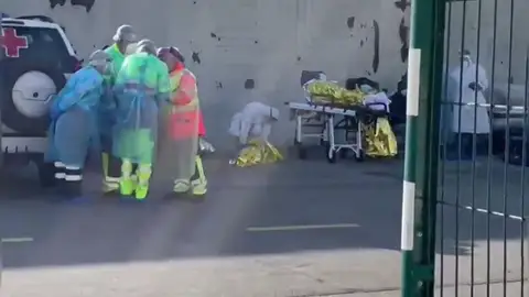 Llega una nueva patera con 73 inmigrantes, algunos menores, a Santa Cruz de Tenerife Llega una nueva patera con 73 inmigrantes, algunos menores, a Santa Cruz de Tenerife