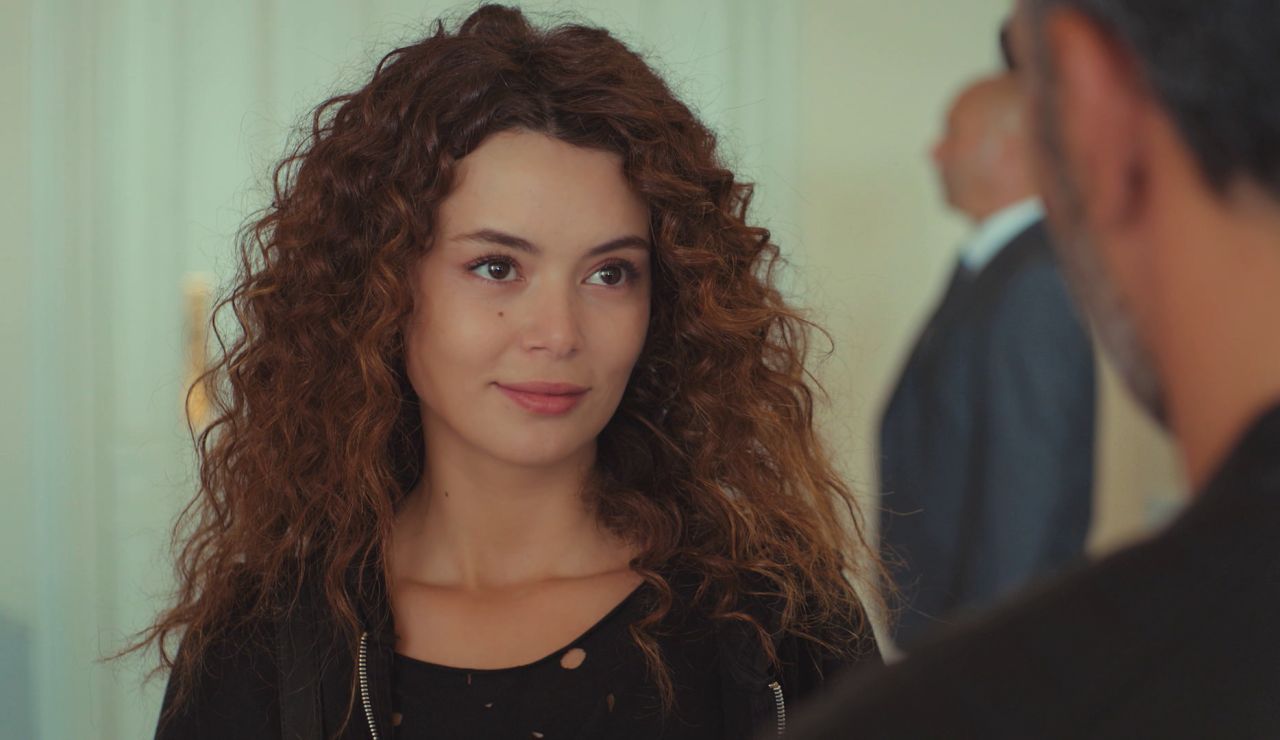 El secreto más escalofriante de Sirin: ella hizo creer a Sarp que Bahar y los niños habían muerto El secreto más escalofriante de Sirin: ella hizo creer a Sarp que Bahar y los niños habían muerto
