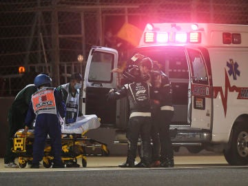 La ambulancia se lleva a Grosjean