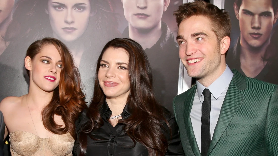 Stephenie Meyer entre Kristen Stewart y Robert Pattinson