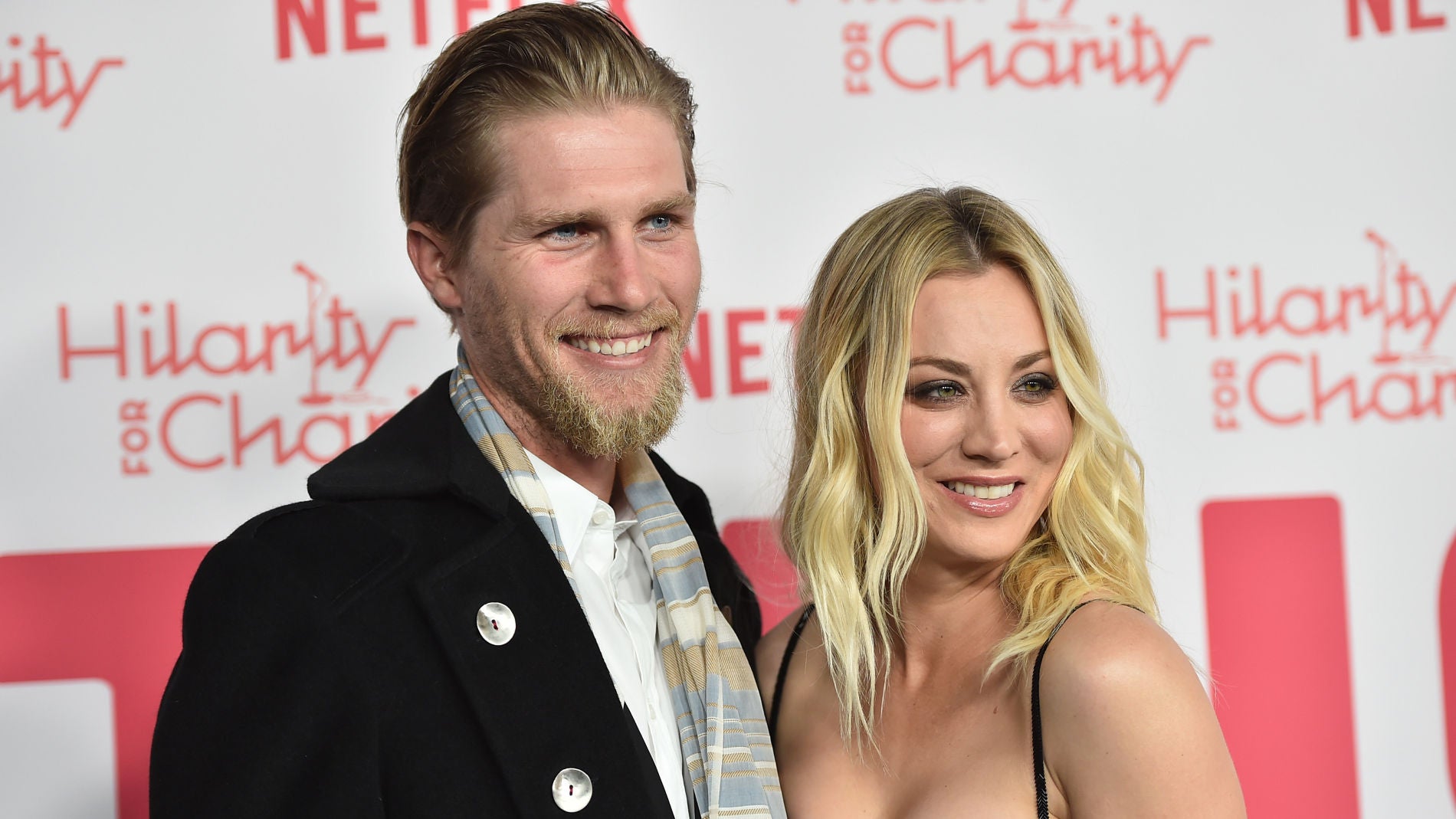 Kaley Cuoco junto a su marido Karl Cook