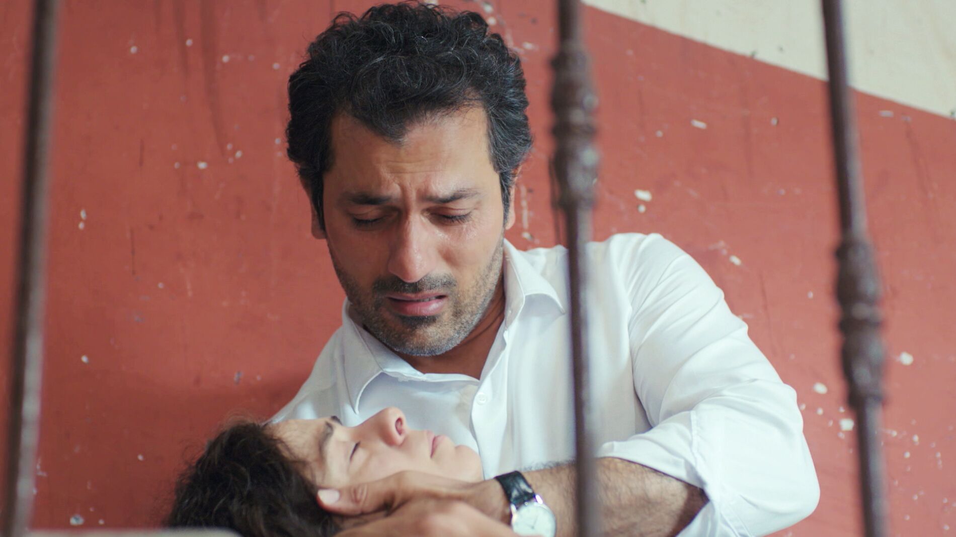 Lágrimas de miedo: Arif descubre a Bahar inconsciente y siente el temor de perderla para siempre