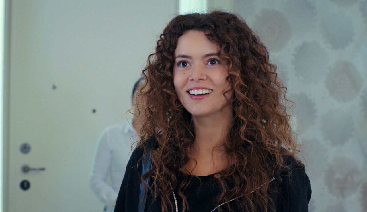 Sirin, deslumbrada por el lujo y el poder: así comienza su nueva vida como aliada de Suat Sirin, deslumbrada por el lujo y el poder: así comienza su nueva vida como aliada de Suat
