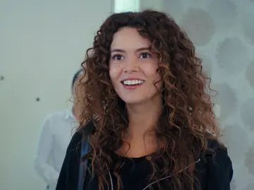 Sirin, deslumbrada por el lujo y el poder: así comienza su nueva vida como aliada de Suat Sirin, deslumbrada por el lujo y el poder: así comienza su nueva vida como aliada de Suat