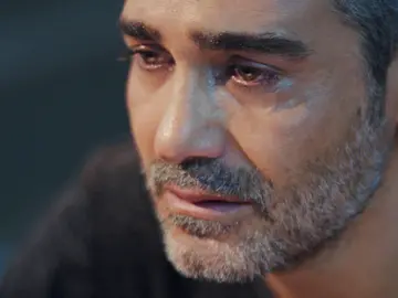 Sarp revela a Enver el secreto más siniestro de Sirin: así ‘mató’ a Bahar y sus hijos Sarp revela a Enver el secreto más siniestro de Sirin: así ‘mató’ a Bahar y sus hijos