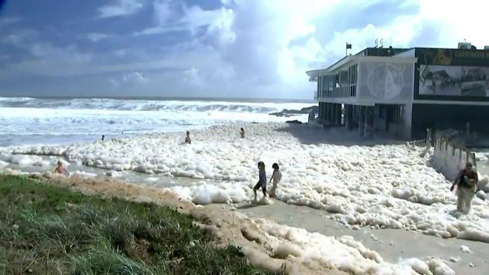 La misteriosa espuma que ha dejado en Australia el temporal de inundaciones