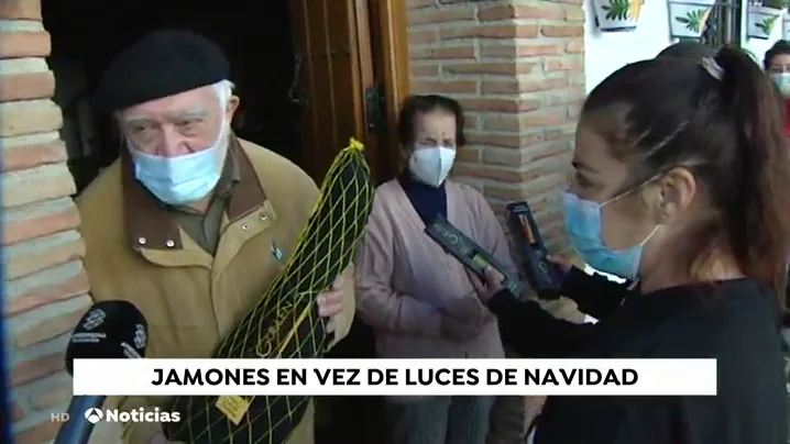 El pueblo malague&ntilde;o de Parauta cambia las luces de Navidad por un jam&oacute;n de pata negra para cada familia