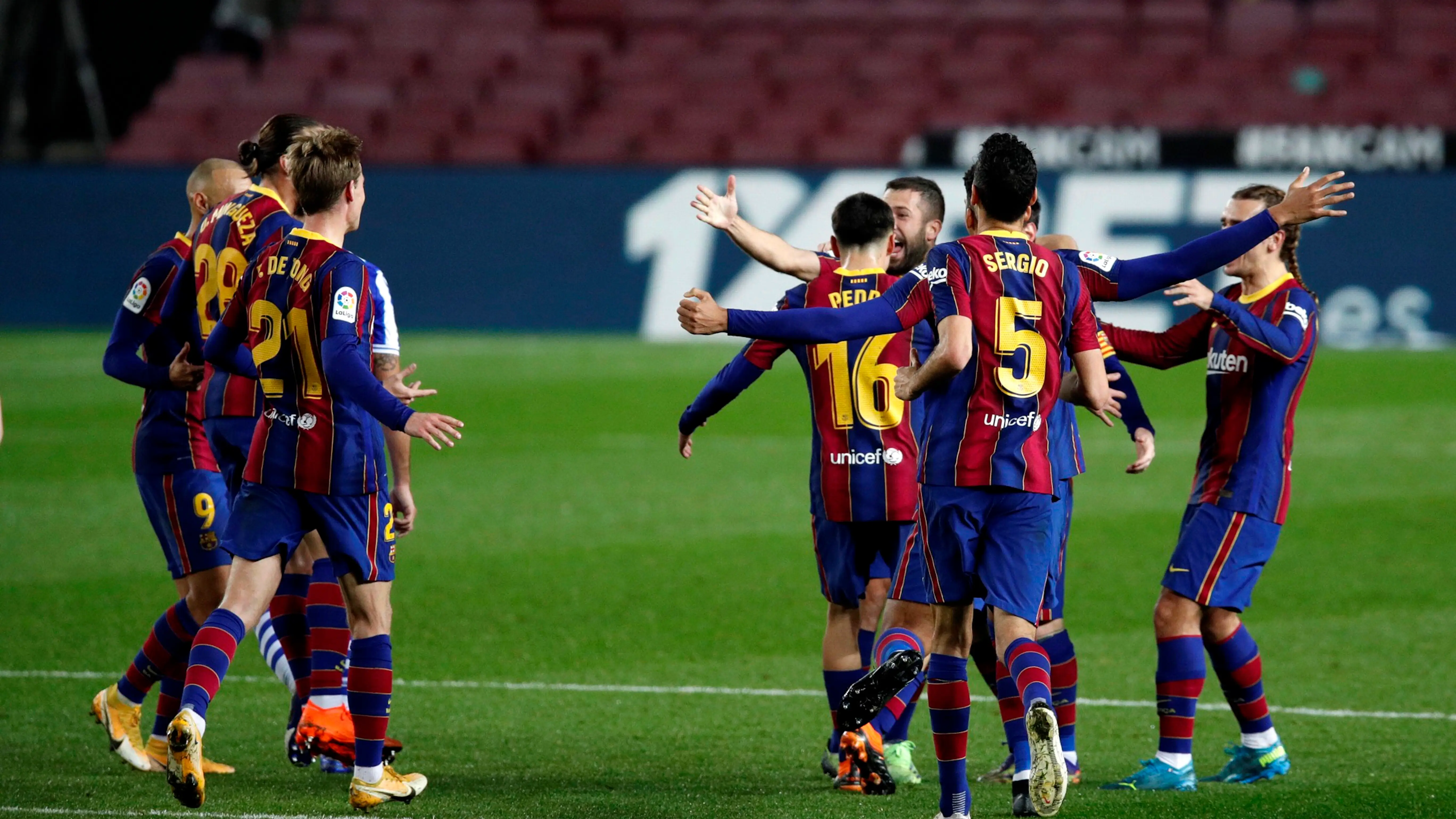Jordi Alba celebra su gol ante la Real Sociedad