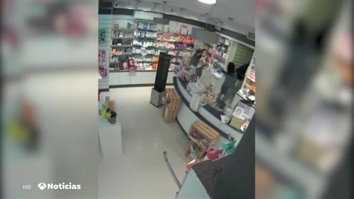 Violento atraco farmacia barcelona Violento atraco farmacia barcelona