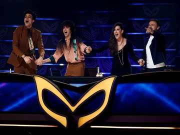 Los investigadores de ‘Mask Singer’ se lanzan con un ‘total four’ sobre la identidad del Camaleón Los investigadores de ‘Mask Singer’ se lanzan con un ‘total four’ sobre la identidad del Camaleón
