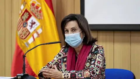 Margarita Robles El Ministerio de Defensa compra tres ultracongeladores para custodiar las vacunas del coronavirus