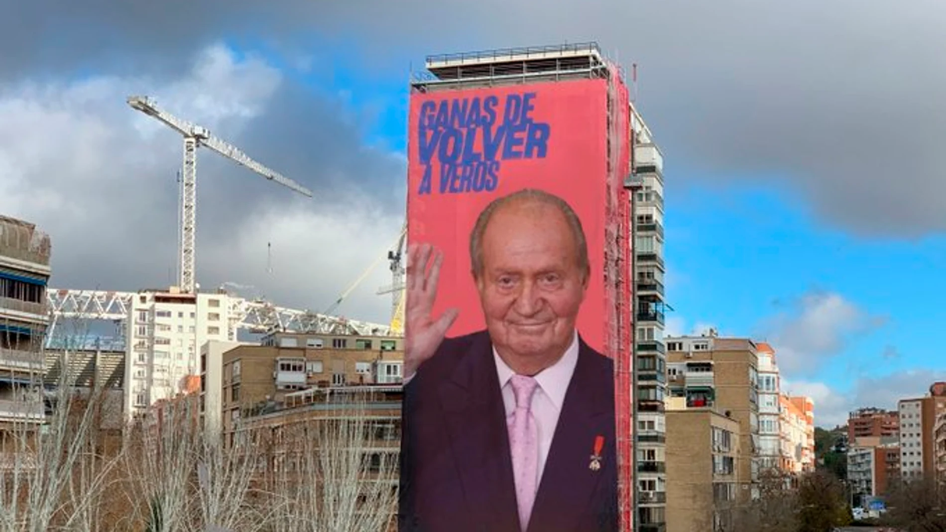 Puigdemont, Coentrao o Juan Carlos I, los mejores memes de la pancarta de Joan Laporta junto al Bernabéu Puigdemont, Coentrao o Juan Carlos I, los mejores memes de la pancarta de Joan Laporta junto al Bernabéu