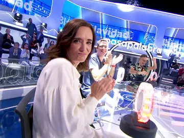 Neus Asensi se desespera y Ana Torrent triunfa al ritmo de la ‘Blanca Navidad’ de Raya Real Neus Asensi se desespera y Ana Torrent triunfa al ritmo de la ‘Blanca Navidad’ de Raya Real