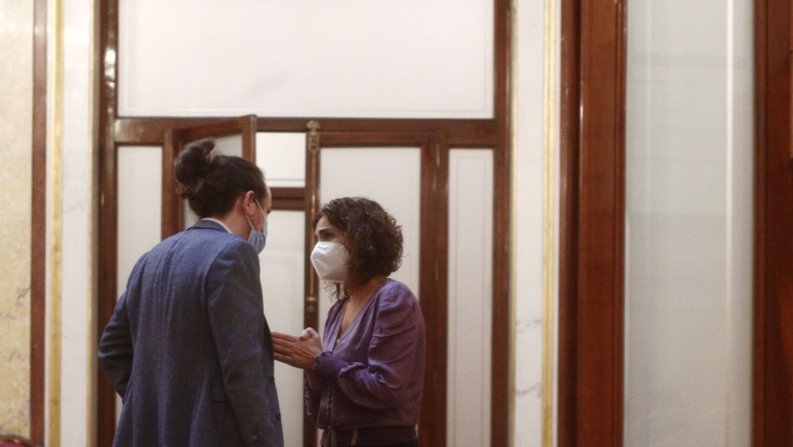 María Jesús Montero a Pablo Iglesias en una tensa charla en el Congreso: 