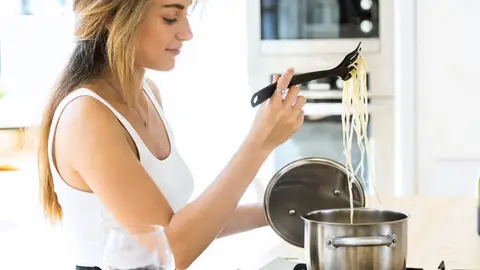 Cocinando pasta Cocinando pasta