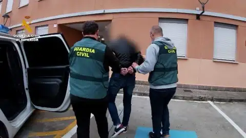Detenido un joven de 22 años en Bilbao acusado de 45 delitos de abusos sexuales a 12 menores Delincuente sexual