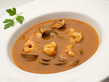 Karlos Arguiñano elabora la receta de sopa de pescado que enseñó a su hija Karlos Arguiñano elabora la receta de sopa de pescado que enseñó a su hija