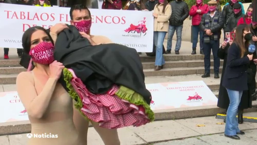 Rosalía, Tomatio, José Mercé y otros artistas participan en un vídeo en apoyo a los tablaos flamencos: "Son templos"