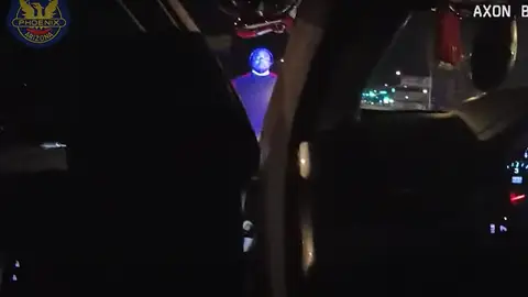 Sale a la luz el vídeo en el que 4 policías matan a tiros al exjugador de la NFL Ekom Udofia Sale a la luz el vídeo en el que 4 policías matan a tiros al exjugador de la NFL Ekom Udofia