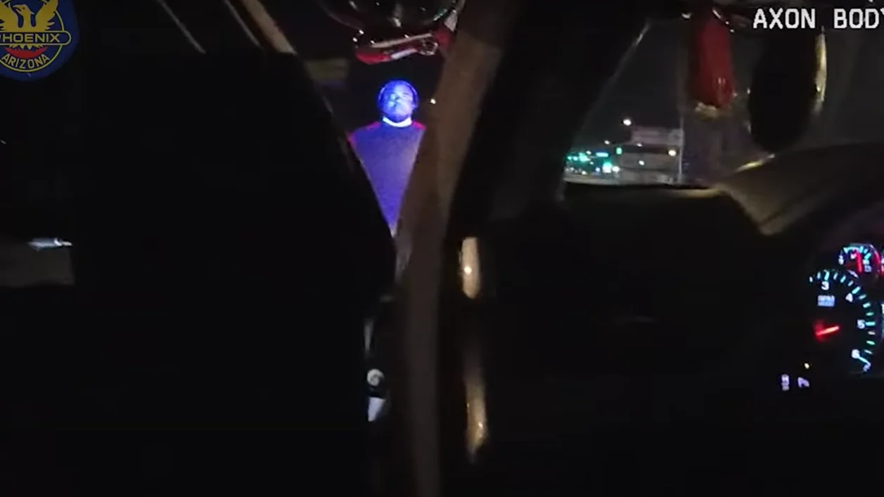 Sale a la luz el vídeo en el que 4 policías matan a tiros al exjugador de la NFL Ekom Udofia Sale a la luz el vídeo en el que 4 policías matan a tiros al exjugador de la NFL Ekom Udofia